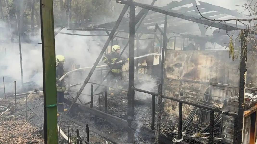 Fethiye’nin Cenneti Katrancı Koyu Alevlere Teslim Oldu: Karavanlar Küle Döndü! 6
